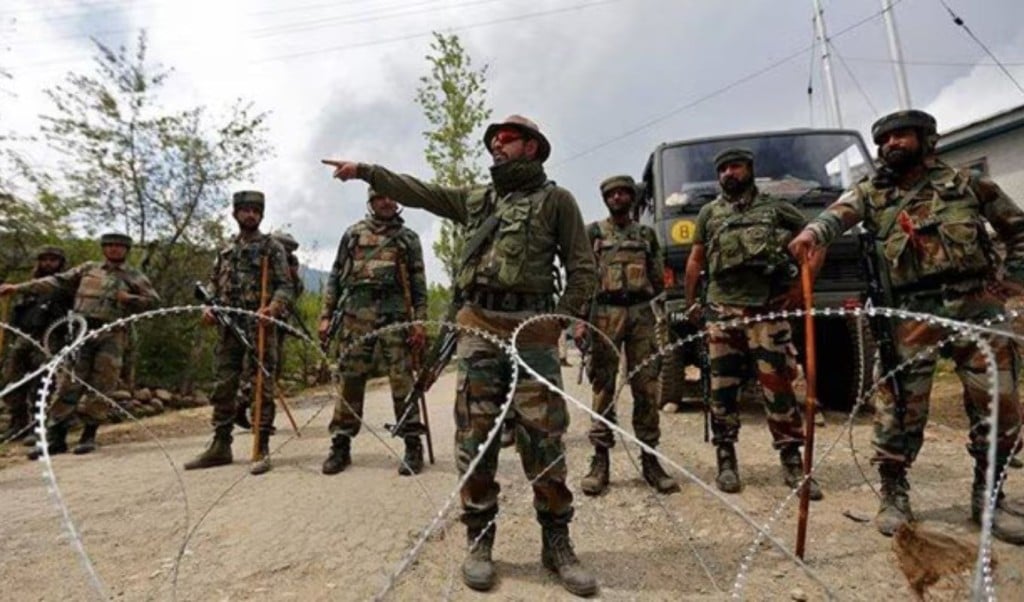 kasjimr border 1743589536 কাশ্মীর সীমান্তে ভারত-পাকিস্তান সেনাদের গোলাগুলি