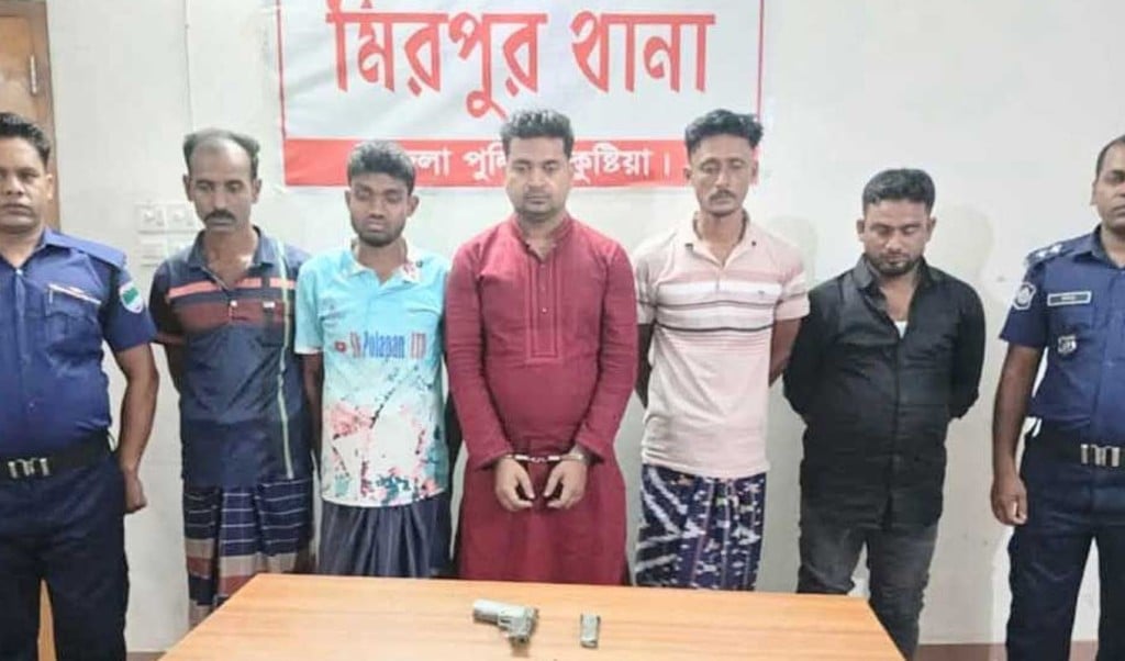 kustia 1743482947 কুষ্টিয়ার মিরপুরের এক গ্রাম থেকে অস্ত্র ও গুলি উদ্ধার, আটক ৫