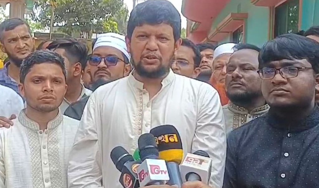 বাংলাদেশে কোনোভাবেই চরমপন্থাকে সুযোগ দেওয়া হবে না: তথ্য ও সম্প্রচার উপদেষ্টা 2 mahfuj 1743575146 বাংলাদেশে কোনোভাবেই চরমপন্থাকে সুযোগ দেওয়া হবে না: তথ্য ও সম্প্রচার উপদেষ্টা