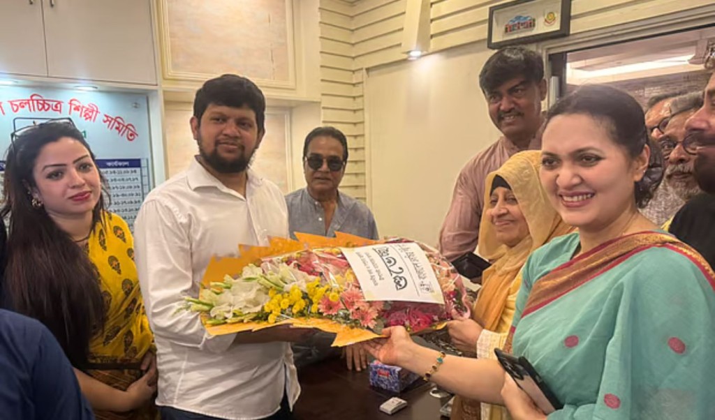 এফডিসিকে আধুনিক ফিল্ম সিটিতে রূপান্তরের লক্ষ্য উপদেষ্টা মাহফুজ আলমের 3 mahfuz mukti 1744126599 এফডিসিকে আধুনিক ফিল্ম সিটিতে রূপান্তরের লক্ষ্য উপদেষ্টা মাহফুজ আলমের