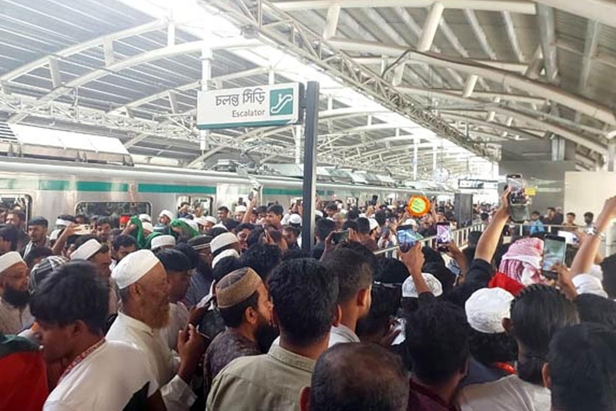 খণ্ড খণ্ড মিছিল নিয়ে ‘মার্চ ফর গাজা’ কর্মসূচিতে অংশ নিচ্ছেন বিপুল সংখ্যক মানুষ