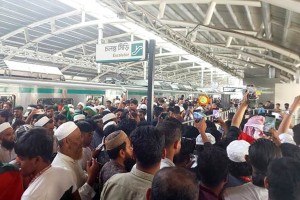 খণ্ড খণ্ড মিছিল নিয়ে ‘মার্চ ফর গাজা’ কর্মসূচিতে অংশ নিচ্ছেন বিপুল সংখ্যক মানুষ