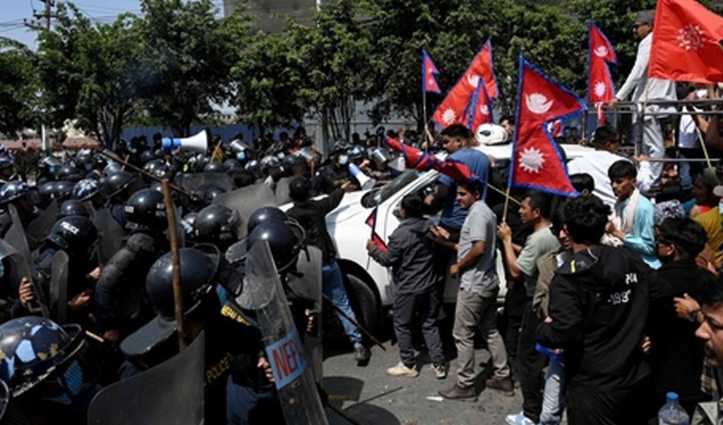 নেপালে রাজতন্ত্র ফিরিয়ে আনার দাবি বাড়ছে, বিশেষজ্ঞরা কি বলছেন? 3 nepal 1744432881 নেপালে রাজতন্ত্র ফিরিয়ে আনার দাবি বাড়ছে, বিশেষজ্ঞরা কি বলছেন?