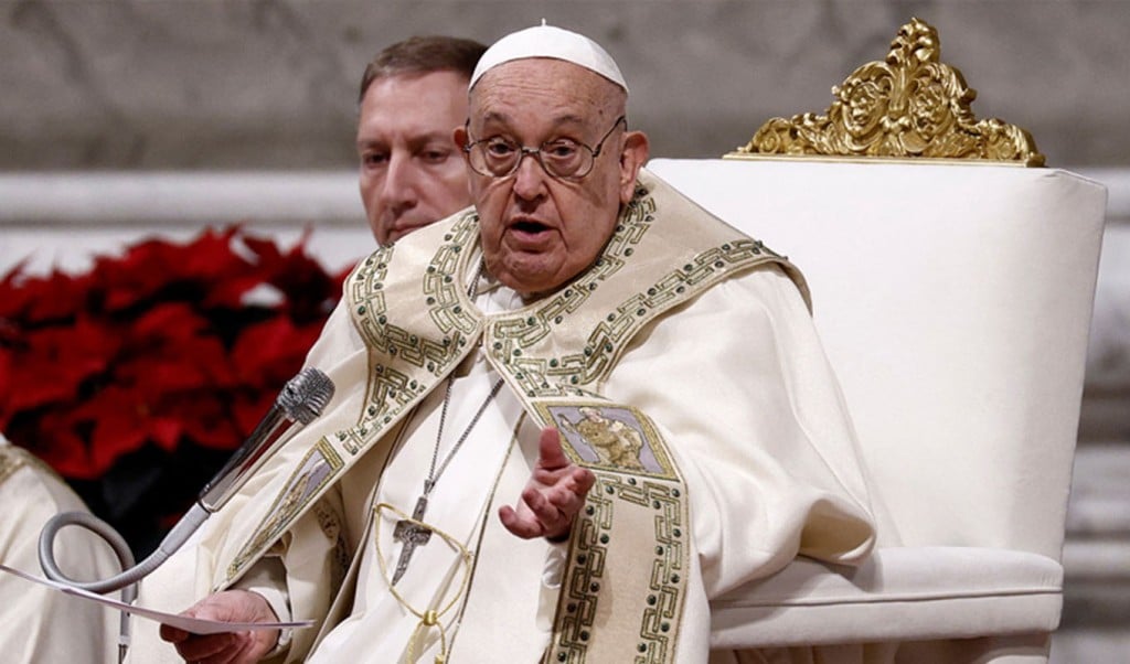 pope 1745308843 প্রেমে ব্যর্থ হয়ে ধর্মের পথে পা বাড়ান পোপ ফ্রান্সিস