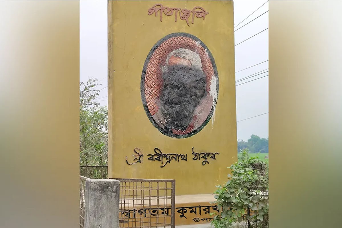 কুষ্টিয়ায় কালি দিয়ে ঢেকে দেয়া হলো রবীন্দ্রনাথের ম্যুরাল