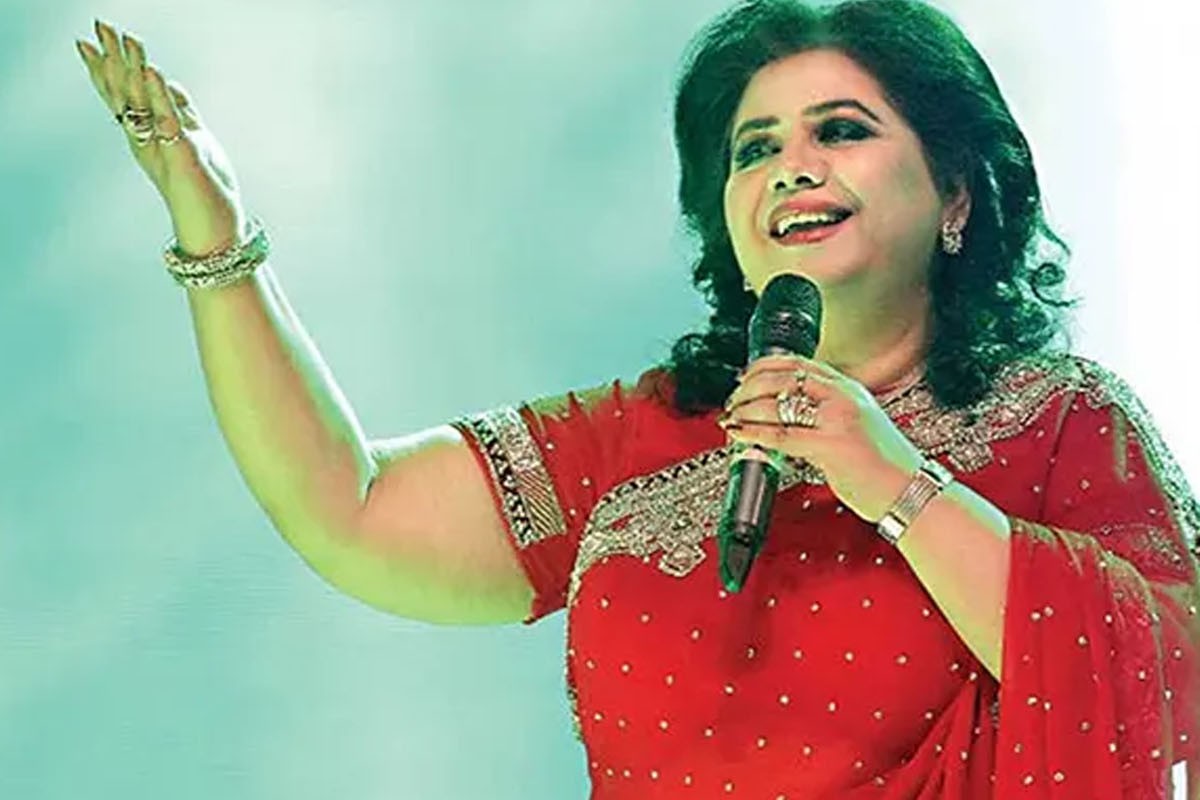 বিলাসবহুল পোশাকের প্রতি কখনো মোহ কাজ করেনি : রুনা লায়লা