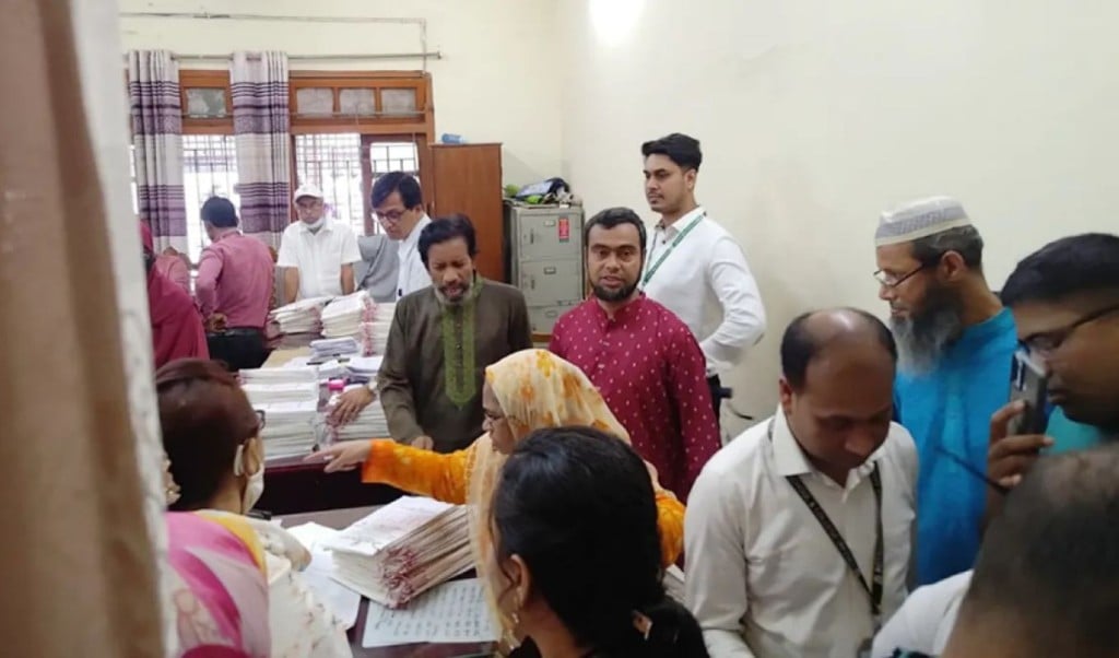 sadeq 2025 04 10T162103.460 1744280476 ২০ মিনিট দেরিতে প্রশ্ন, অভিভাবকদের ক্ষোভ