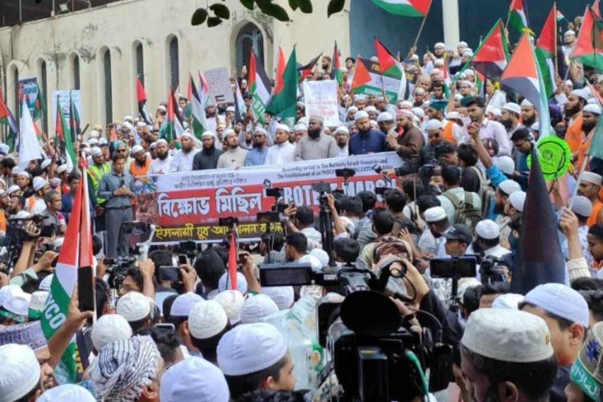 ফিলিস্তিনে ইসরায়েলের বর্বর গণহত্যার প্রতিবাদে উত্তাল বায়তুল মোকাররম