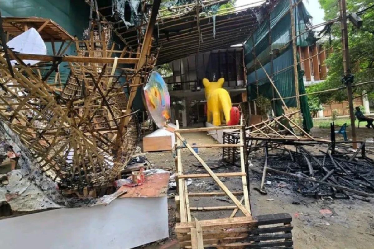 চারুকলায় মোটিফ পোড়ানোর ঘটনায় মামলা