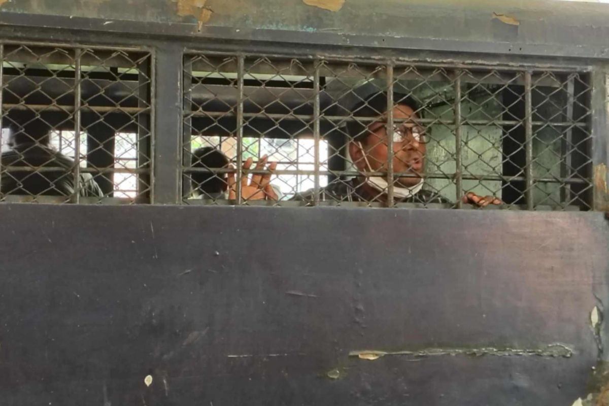 বগুড়ায় আদালতে মারধরের শিকার আওয়ামী লীগ নেতা