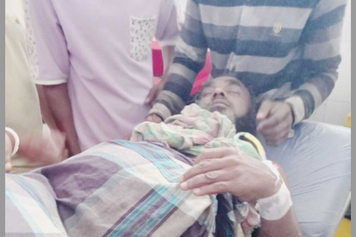 টুঙ্গিপাড়ায় বড় ভাইকে কুপিয়ে জখম করলেন ছোট ভাই
