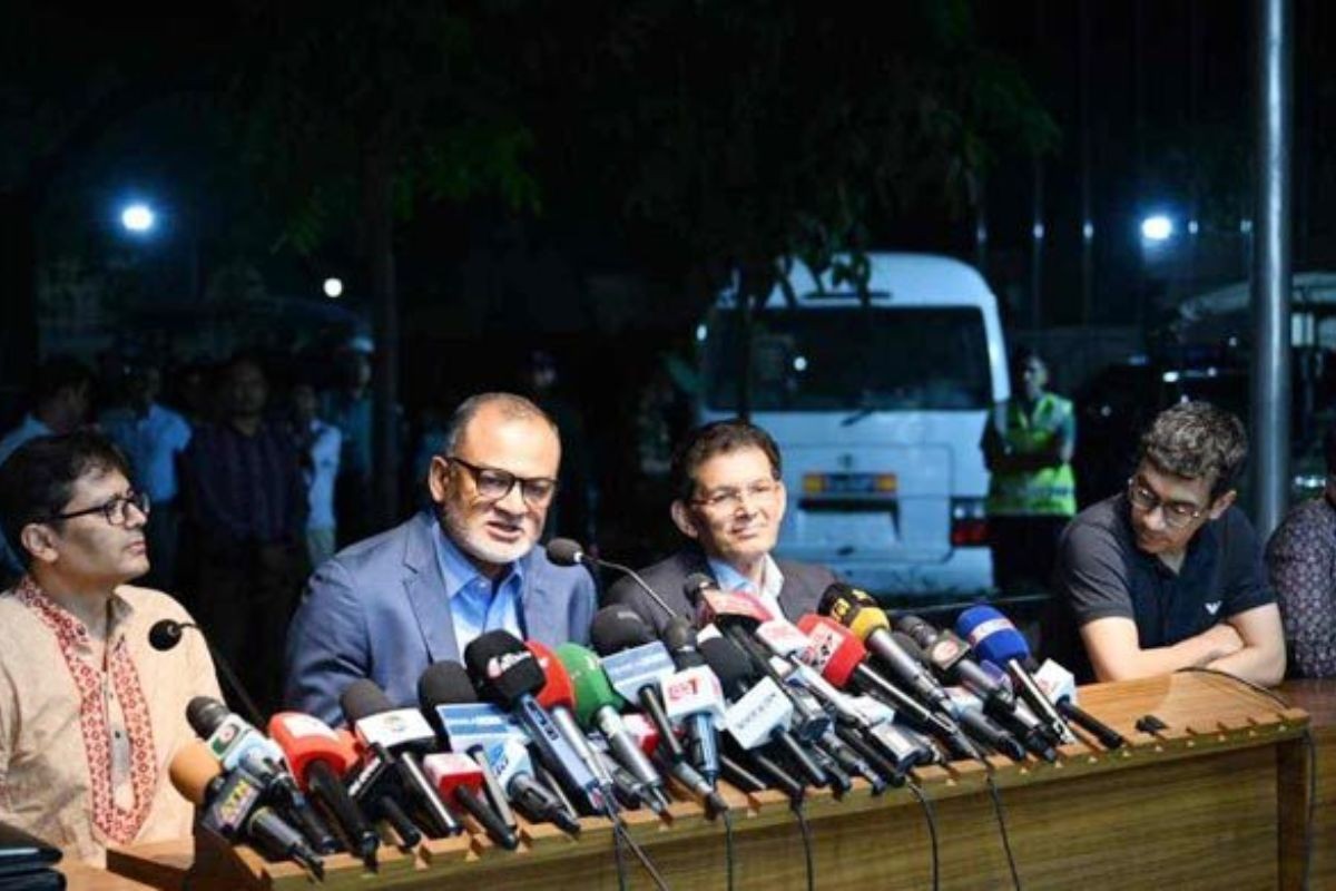 শুল্ক নিয়ে মার্কিন প্রশাসনের সঙ্গে আলোচনা করবেন প্রধান উপদেষ্টা