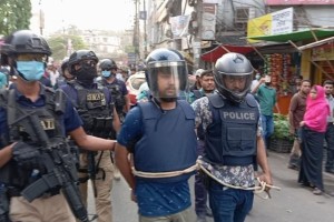 শীর্ষ সন্ত্রাসী ছোট সাজ্জাদকে নিয়ে প্রকাশ্যে মহড়া, মাইকে পুলিশের যে বার্তা