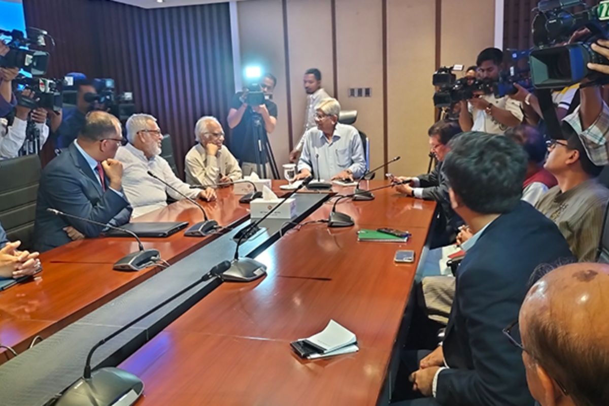 যুক্তরাষ্ট্রের ৩৭ শতাংশ শুল্ক নিয়ে বৈঠক শুরু