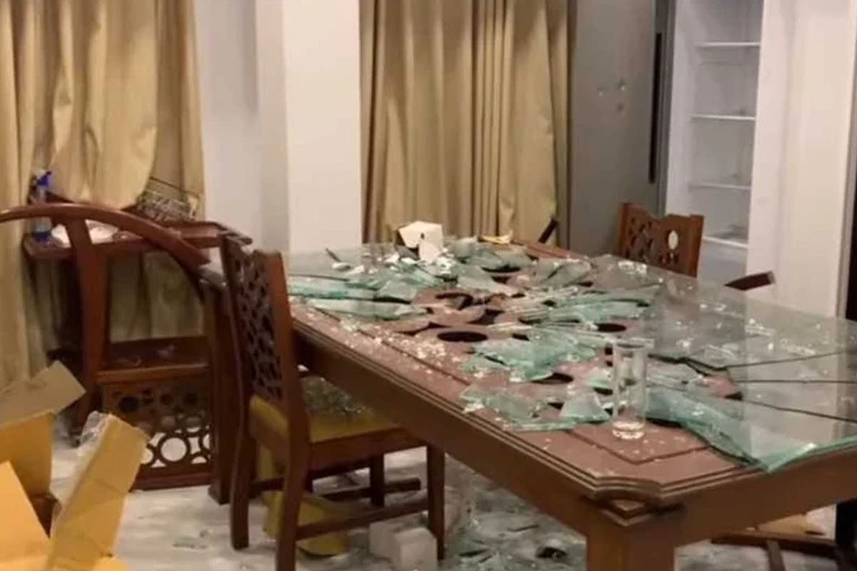 সিলেটে সাবেক মেয়র আনোয়ারুজ্জামান চৌধুরী ও সাবেক এমপি নাদেলের বাসায় ভাঙচুর, লুটপাট