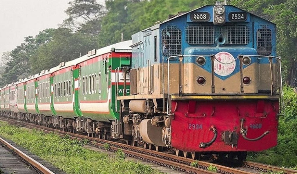 ট্রেনের পাওয়ার কারে যাত্রী নেওয়া যাবে না:বাংলাদেশ রেলওয়ে 3 train 1744081761 ট্রেনের পাওয়ার কারে যাত্রী নেওয়া যাবে না:বাংলাদেশ রেলওয়ে