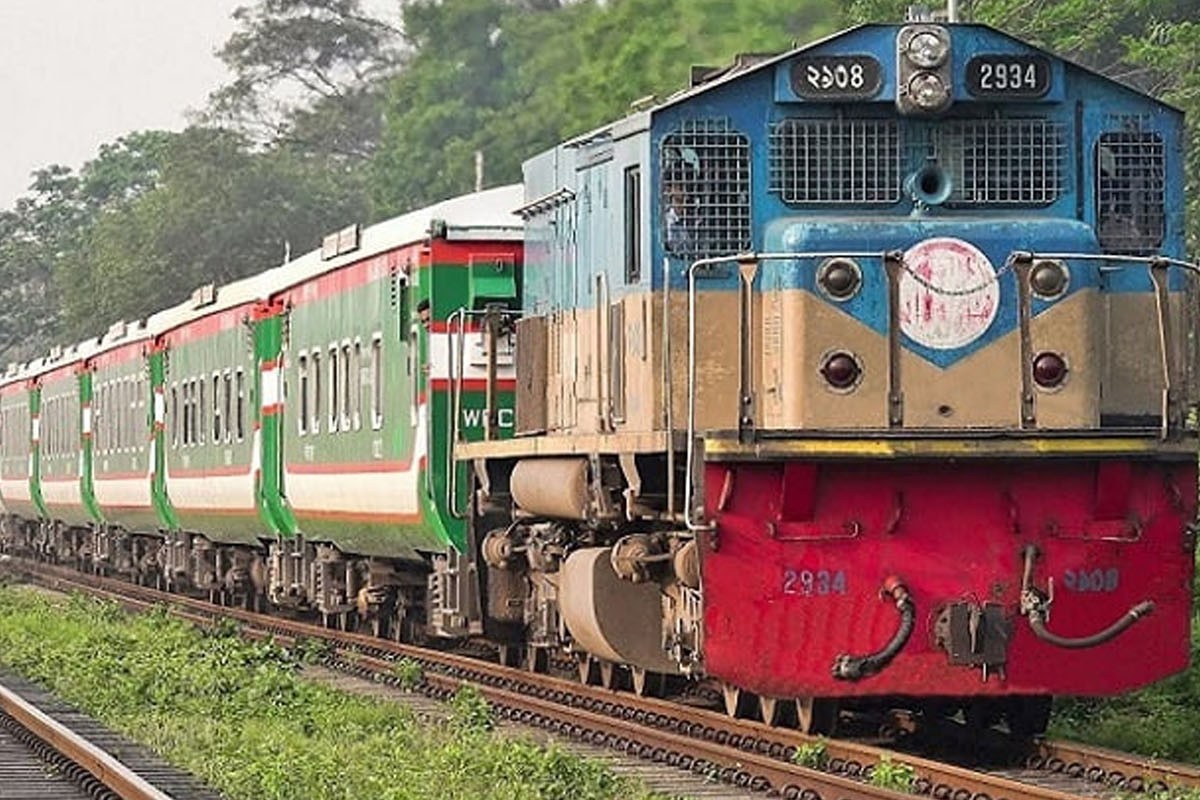 ট্রেনের পাওয়ার কারে যাত্রী নেওয়া যাবে না:বাংলাদেশ রেলওয়ে