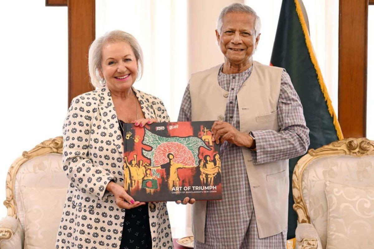 প্রধান উপদেষ্টার সঙ্গে যুক্তরাজ্যের বাণিজ্য দূতের বৈঠক, যেসব বিষয়ে আলোচনা হয়েছে