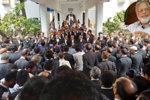 বিচারপতি খায়রুল হককে গ্রেপ্তারের দাবিতে সুপ্রিম কোর্টে বিক্ষোভ