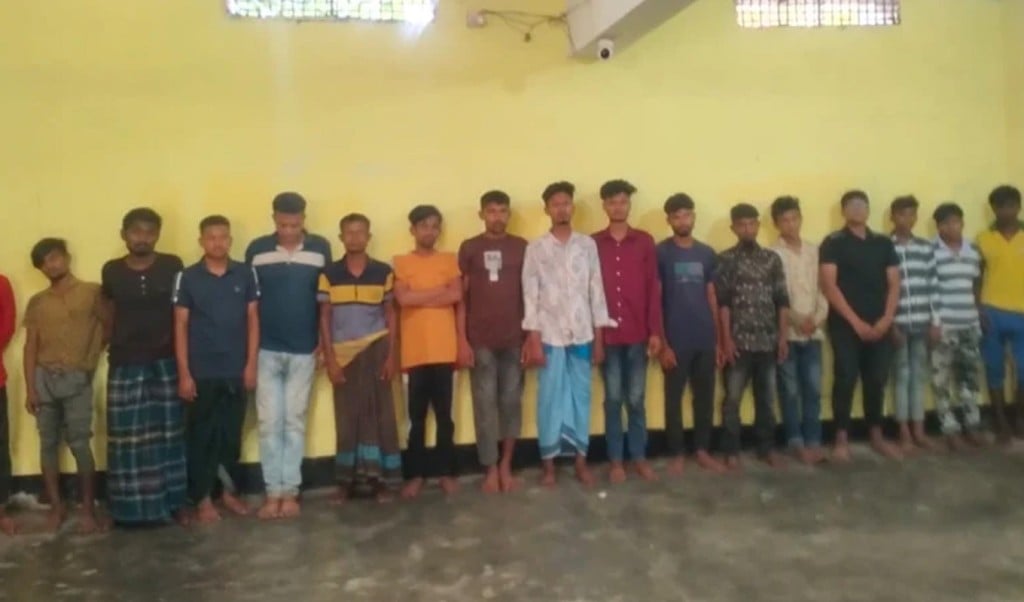 আটক ৩১ 1744086158 খুলনায় বাটা-কেএফসিতে ভাঙচুর লুটের ঘটনায় আটক ৩১