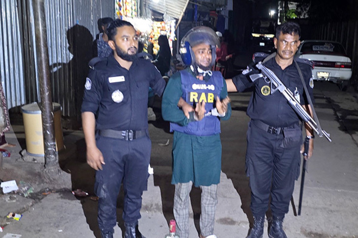 টঙ্গীতে রাতভর অভিযানে ‘শীর্ষ সন্ত্রাসী’ শাহরিয়ারসহ আটক ৬
