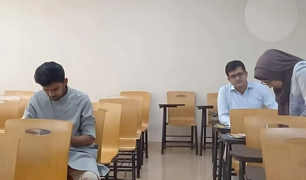 আসিফ মাহমুদ 1745593166 নর্থ সাউথ বিশ্ববিদ্যালয়ে ভর্তি পরীক্ষায় অংশ নিলেন উপদেষ্টা আসিফ মাহমুদ
