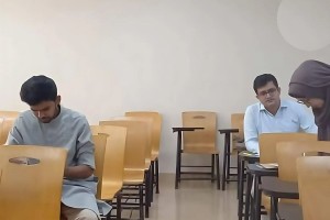 নর্থ সাউথ বিশ্ববিদ্যালয়ে ভর্তি পরীক্ষায় অংশ নিলেন উপদেষ্টা আসিফ মাহমুদ