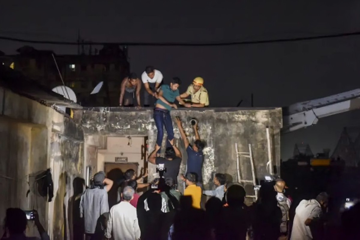 কলকাতায় হোটেলে ভয়াবহ অগ্নিকাণ্ড, নিহত ১৪
