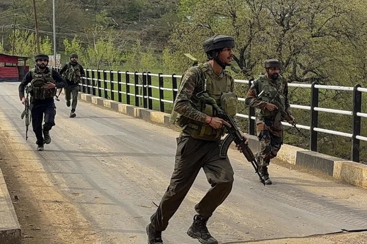 কাশ্মীরে পর্যটকদের ওপর বন্দুক হামলা, নিহত বেড়ে ২৬