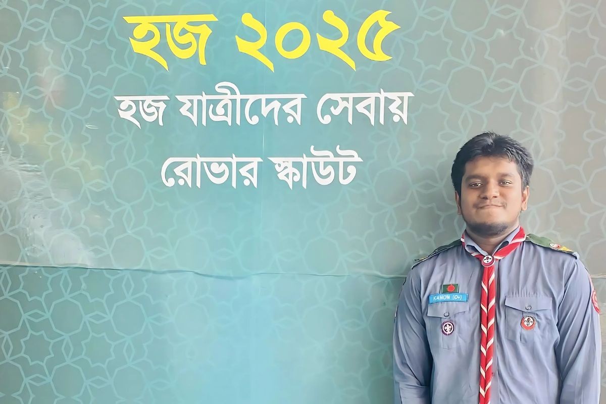 হজযাত্রীদের সেবায় কুবির রোভার স্কাউট সদস্য