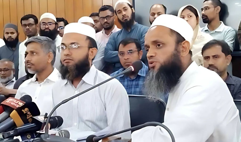 কুয়েট শিক্ষক সমিতি 1745405786 ভিসির পদত্যাগ মেনে না নেওয়ার ঘোষণা কুয়েট শিক্ষক সমিতির