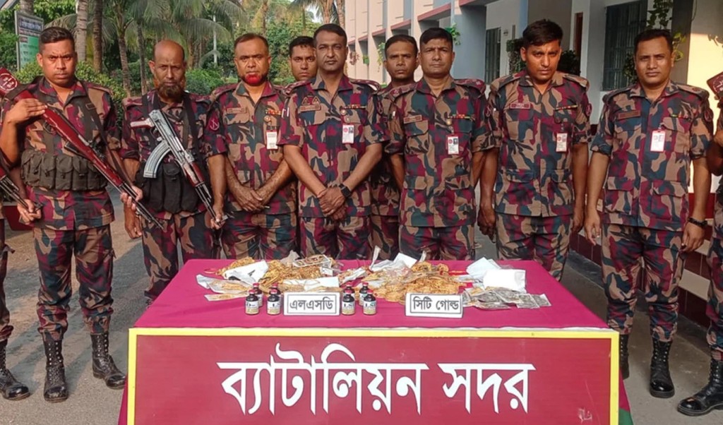কুষ্টিয়ায় যাত্রীবাহী ট্রেনে মিলল ৪ কোটি টাকার মাদক ও জুয়েলারি 3 কুষ্টিয়া 1744780192 কুষ্টিয়ায় যাত্রীবাহী ট্রেনে মিলল ৪ কোটি টাকার মাদক ও জুয়েলারি