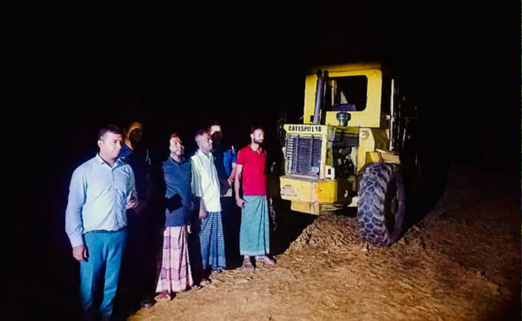 পাহাড় কেটে মাটি বিক্রি করায় এক ব্যক্তিকে দুই লাখ টাকা জরিমানা 4 খাগড়াছড়ি মাটি কাটা 1744970944 পাহাড় কেটে মাটি বিক্রি করায় এক ব্যক্তিকে দুই লাখ টাকা জরিমানা