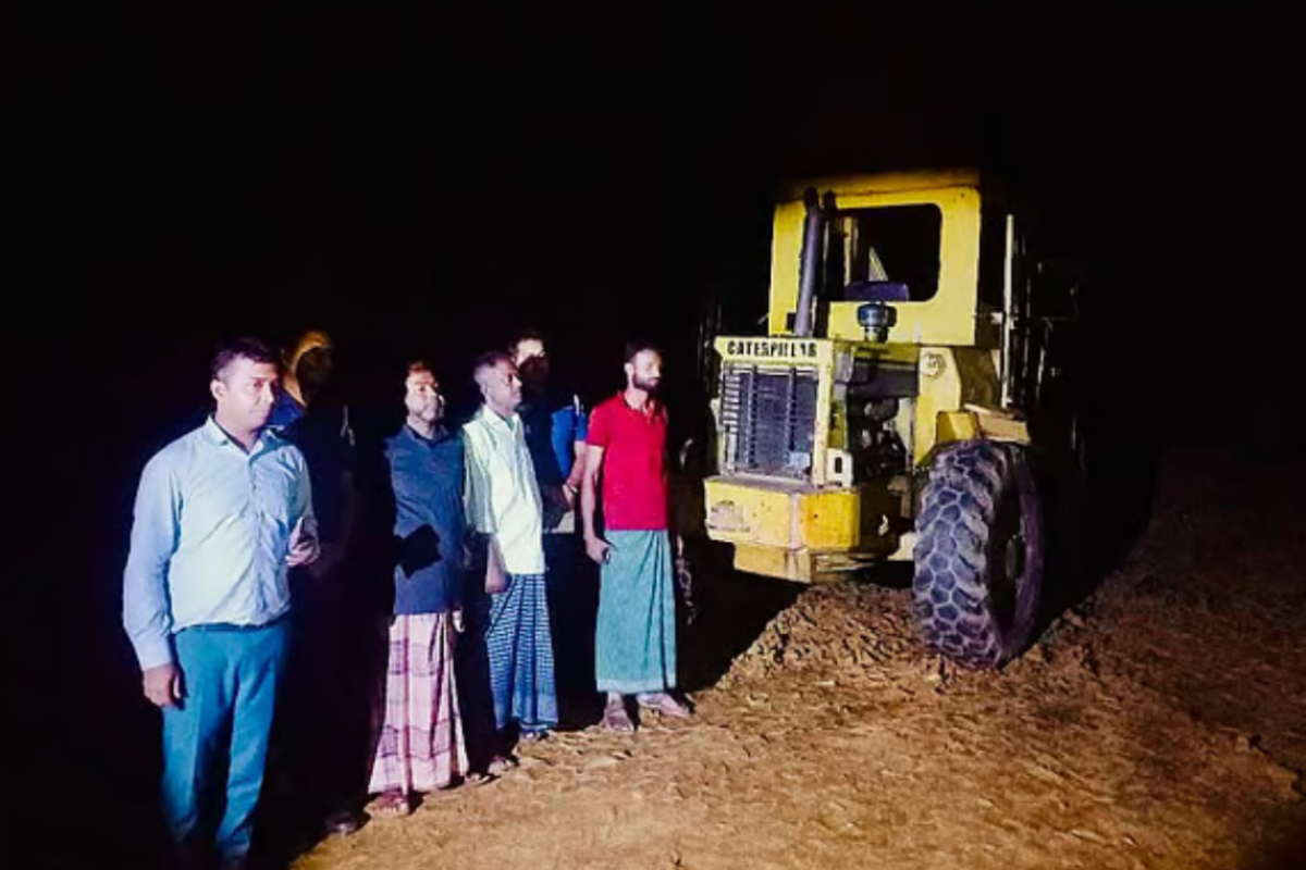 পাহাড় কেটে মাটি বিক্রি করায় এক ব্যক্তিকে দুই লাখ টাকা জরিমানা