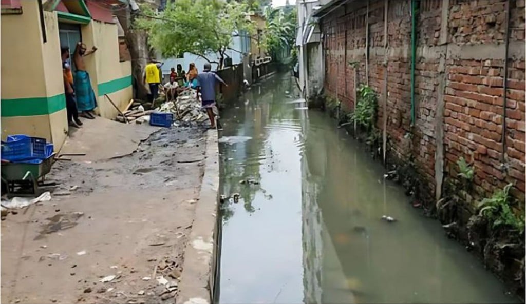 খাল নালা 1745116433 চট্টগ্রামে সেবা সংস্থাগুলোর অব্যবস্থাপনা: খাল-নালায় পড়ে ১৫ জনের মৃত্যু