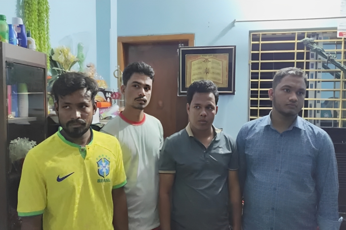 খুলনায় ডিবি ও সমন্বয়ক পরিচয়ে চাঁদাবাজির ঘটনায় গ্রেপ্তার ৪ শিক্ষার্থী