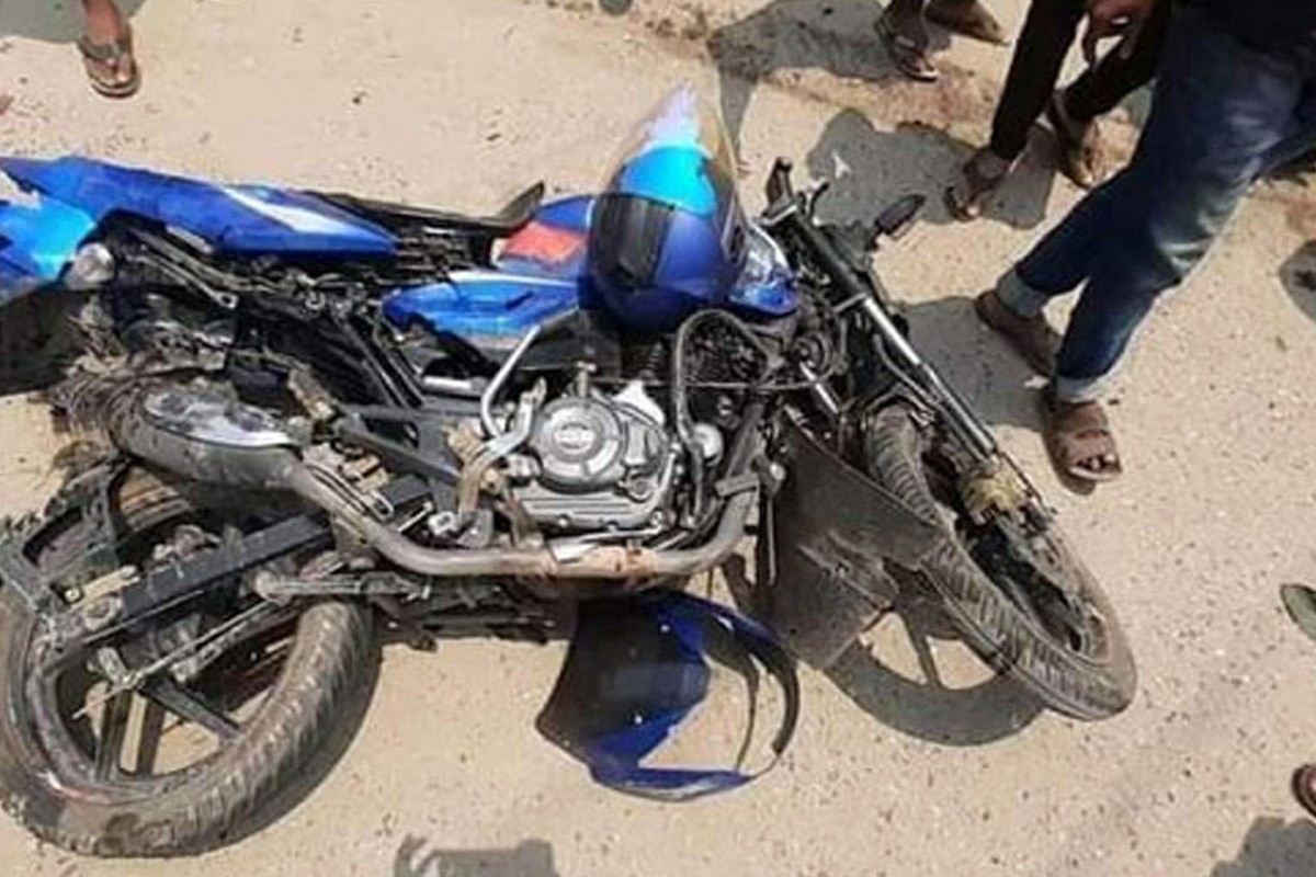 গাজীপুরে ট্রাকচাপায় মোটরসাইকেল দুই আরোহীর মৃত্যু