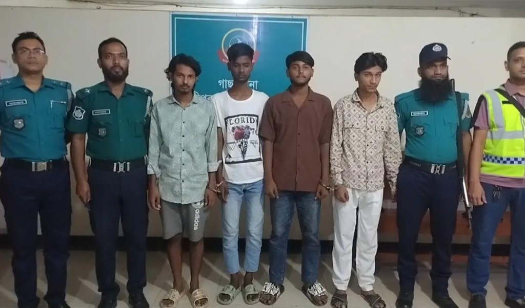 গাজীপুর 1744087339 গাজীপুরে বাটা শোরুমসহ দোকান ভাঙচুরের অভিযোগে গ্রেপ্তার ৪