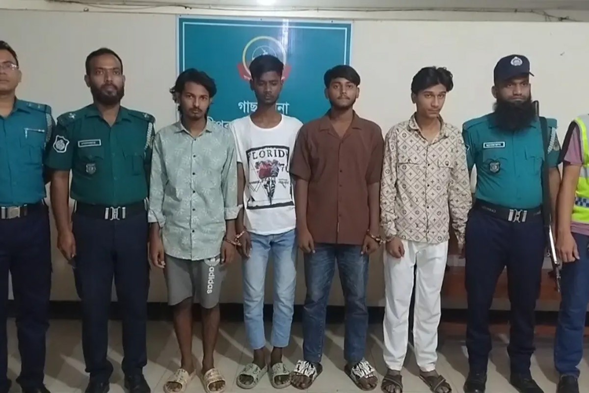 গাজীপুরে বাটা শোরুমসহ দোকান ভাঙচুরের অভিযোগে গ্রেপ্তার ৪