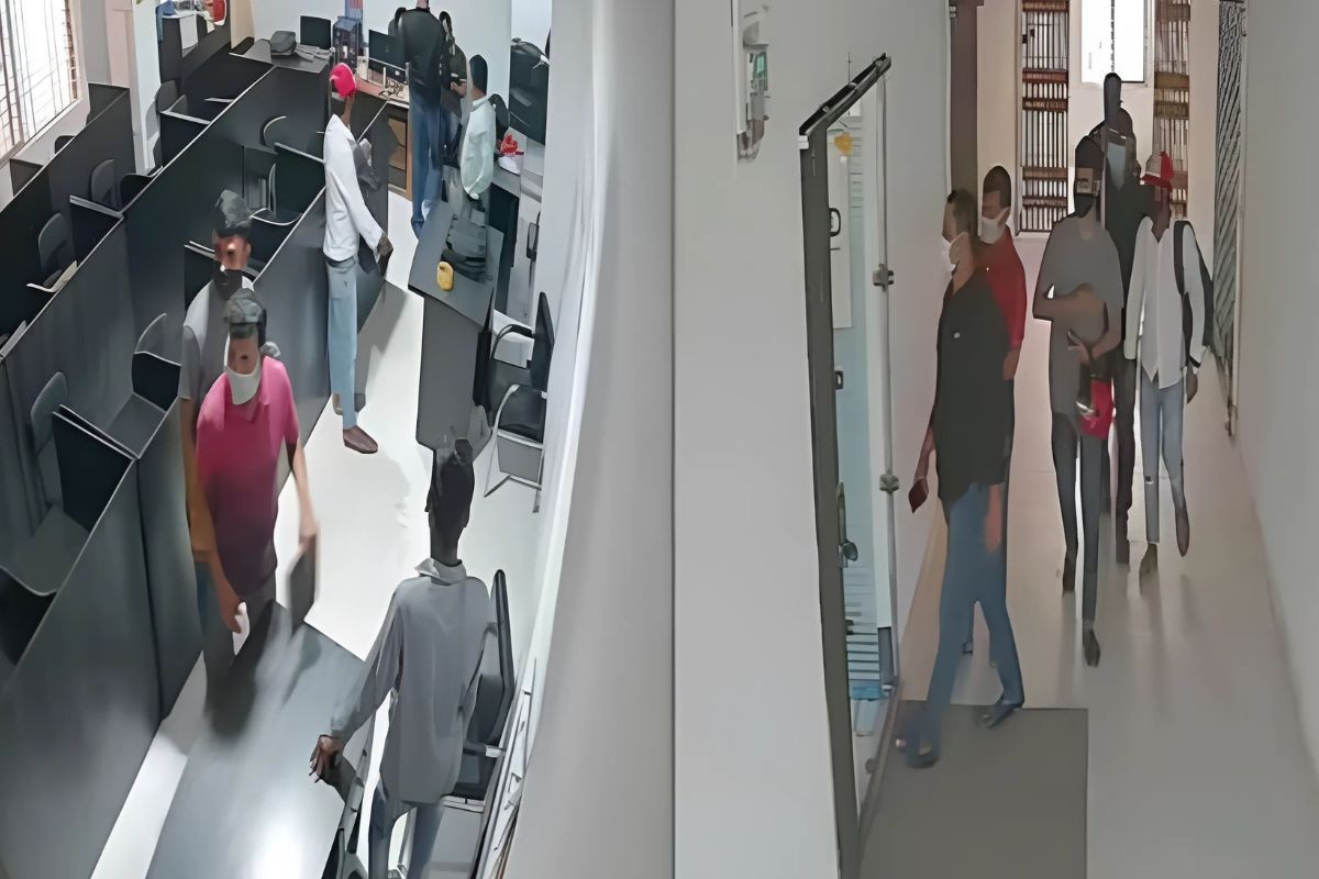 গাজীপুরে ডিবি পরিচয়ে ৯৮ লাখ টাকা লুট