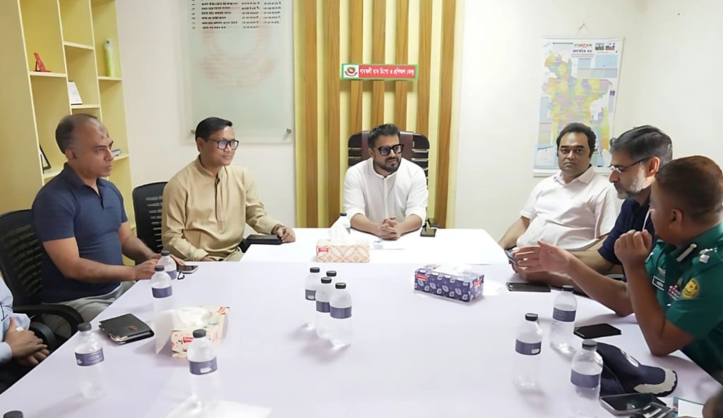 গাবতলী টার্মিনালে 1745596702 গাবতলী টার্মিনালে আন্তঃজেলা বাস চলাচলের জন্য নির্মাণ হচ্ছে আলাদা রাস্তা