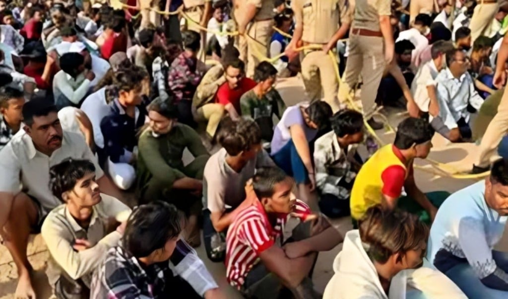 গুজরাটে ৫৫০ অবৈধ বাংলাদেশি আটক 1745657299 গুজরাটে ৫৫০ অবৈধ বাংলাদেশি আটক