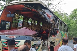 গোপালগঞ্জে পৃথক সড়ক দুর্ঘটনায় আহত ২০