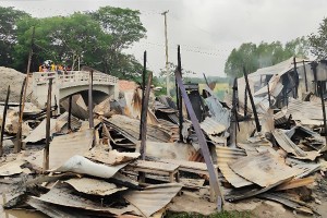 গোপালগঞ্জে অগ্নিকাণ্ডে ১০ দোকান পুড়ে ক্ষতি প্রায় ১৫ লাখ টাকা