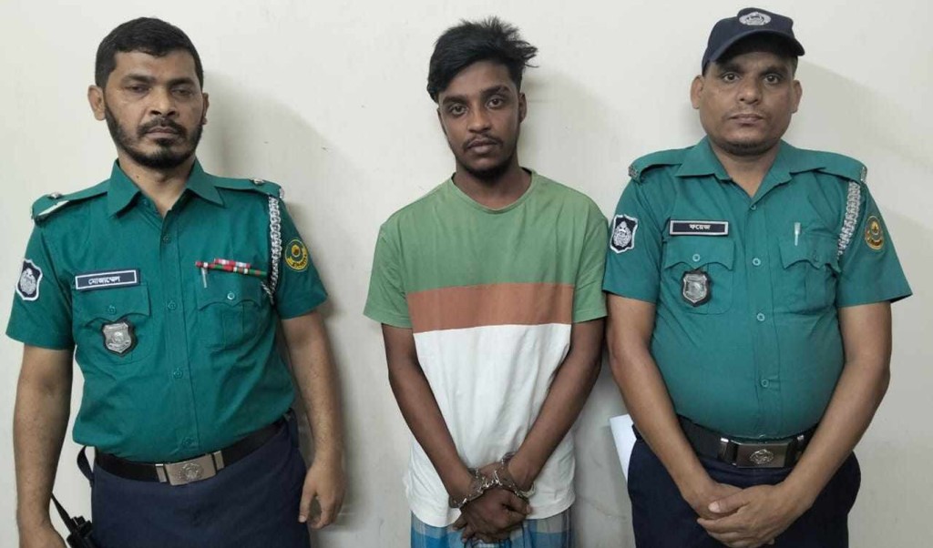 গ্রেপ্তার 1744080624 চট্টগ্রামে ডাবল মার্ডারে অংশ নেওয়া যুবক গ্রেপ্তার