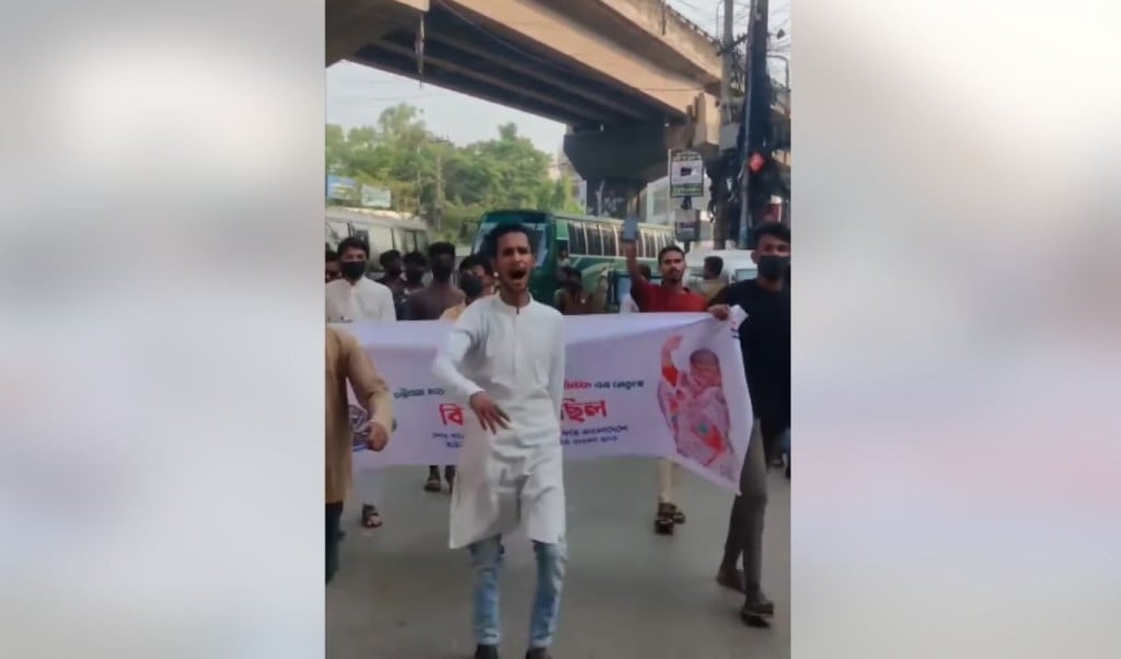 চট্টগ্রামে যুবলীগের ঝটিকা মিছিল ফুটেজ দেখে আটক ৩ 1744895739 চট্টগ্রামে যুবলীগের ঝটিকা মিছিল, আটক ৩