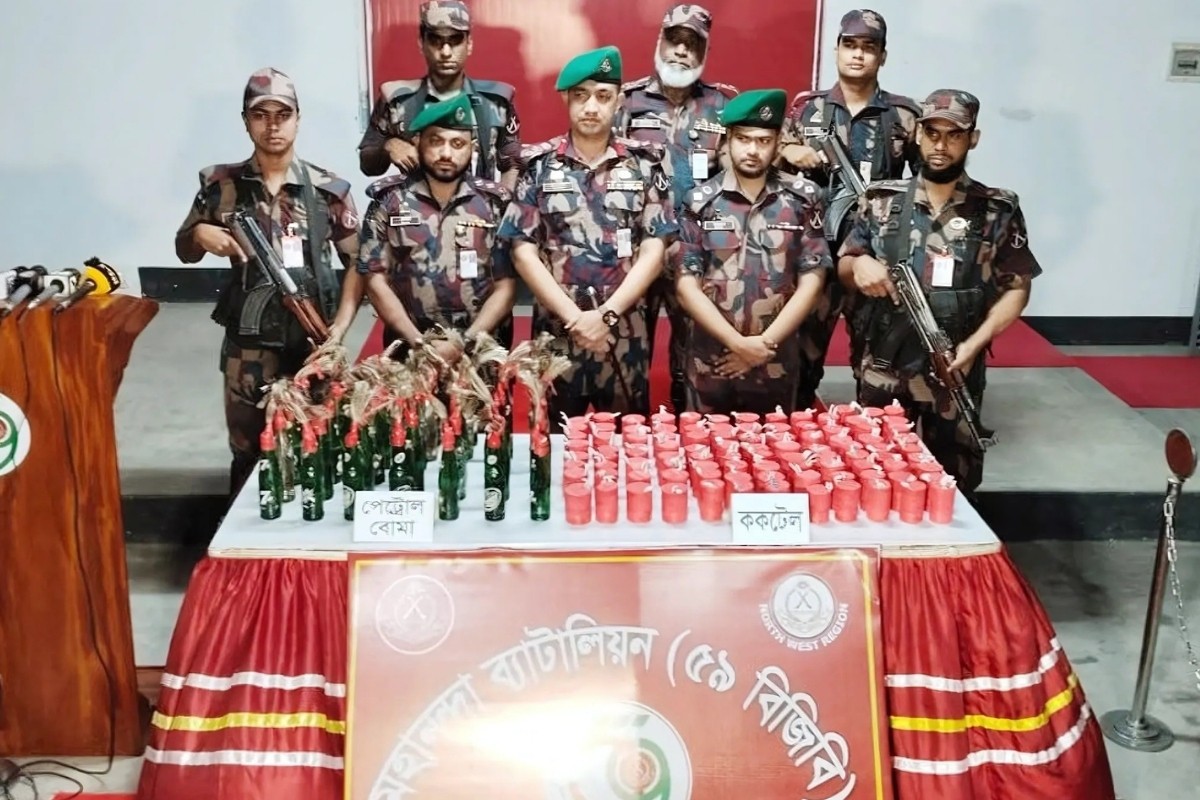 চাঁপাইনবাবগঞ্জে  ৯৯টি ককটেল ও ৪০ পেট্রোলবোমা উদ্ধার