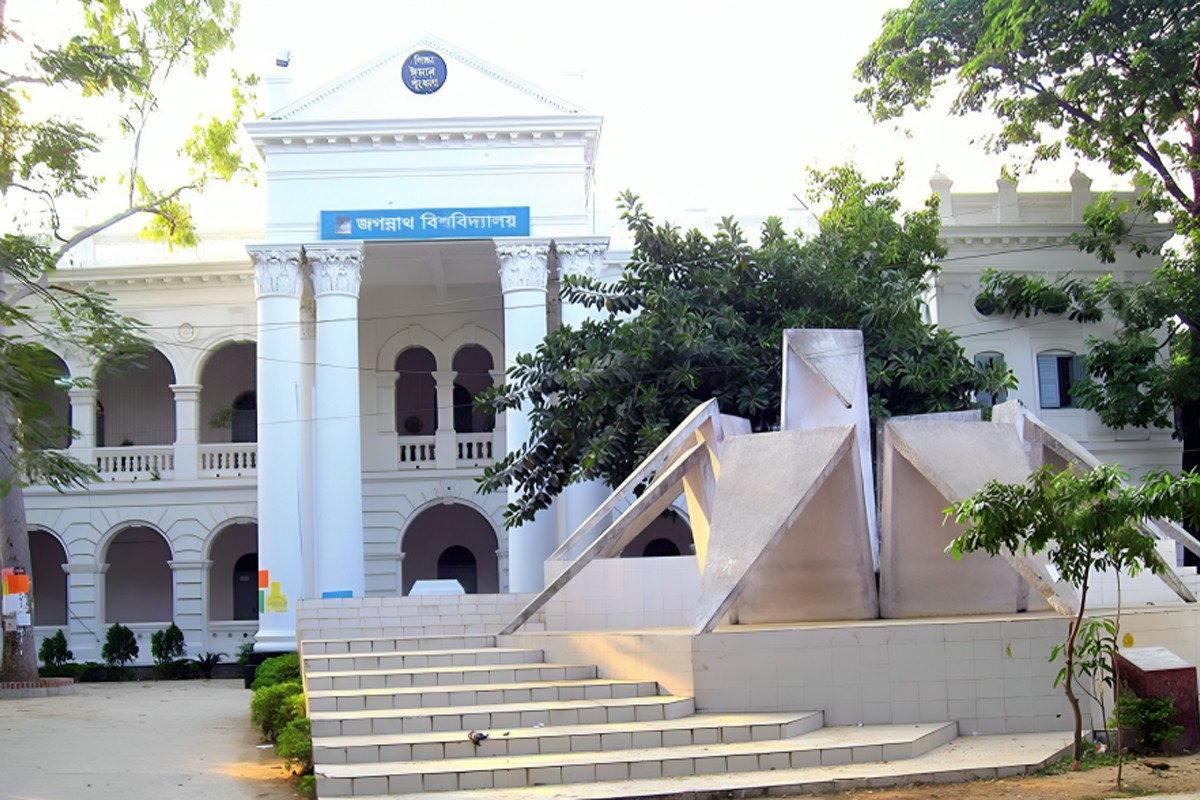 ‘গেট আউট, একে বের করে দাও’ ছাত্রফ্রন্টের সভাপতিকে এভাবেই শাসালেন জবির রেজিস্ট্রার