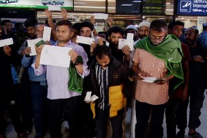 বাংলাদেশি দেখলেই আটক করছে সৌদি সরকার, কারণ যা জানা গেলো