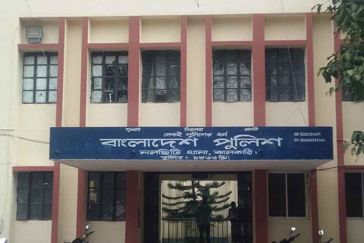 ঝালকাঠিতে ধূমপানে মা শাসন করায় আত্মহত্যা করলো কিশোরী